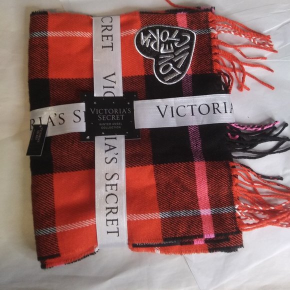 NWT Victoria's Secret Winter Angel Collection Signature plaid  with heart - Picture 1 of 13